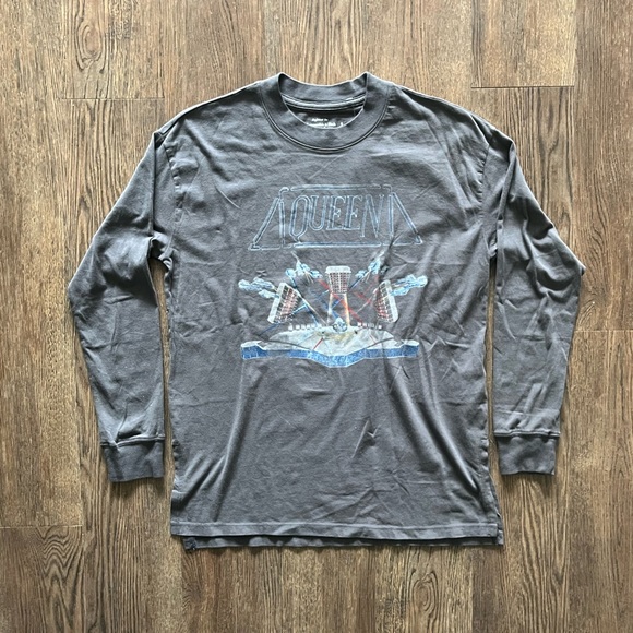 Abercrombie & Fitch Boyfriend Graphic Queen Shirt - Picture 2 of 3